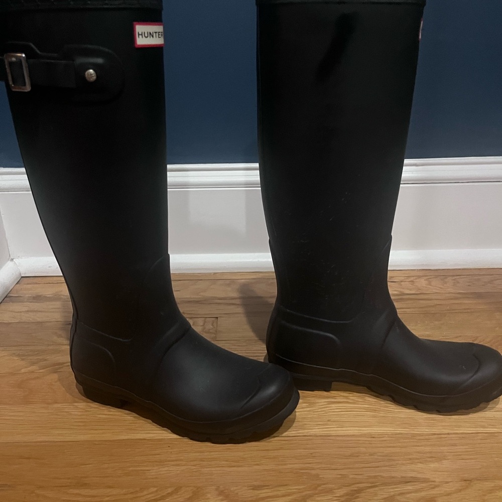 Hunter Black Rain Boots size 6M/7F - Picture 2 of 5